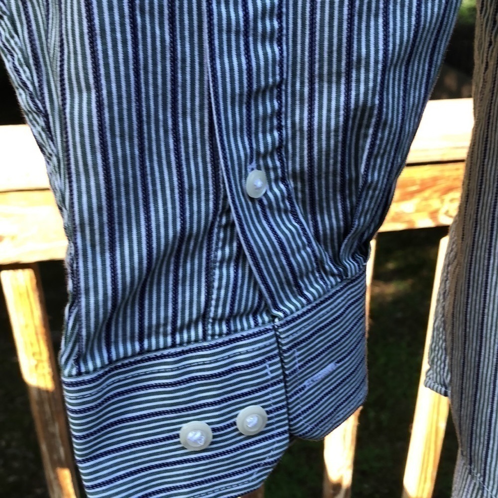 IZOD Men’s Large Cotton Long Sleeve Button Down Dress EUC Pit to pit 25" - Picture 4 of 8